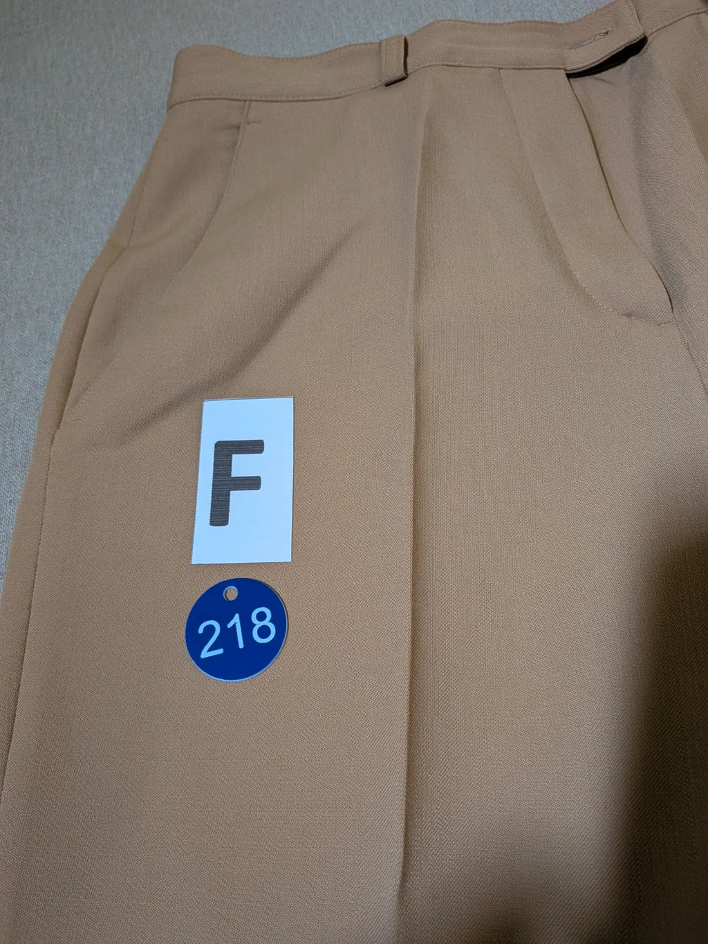 Gerry Weber beige suit jacket with three buttons and tailored fit, premium wool blend.