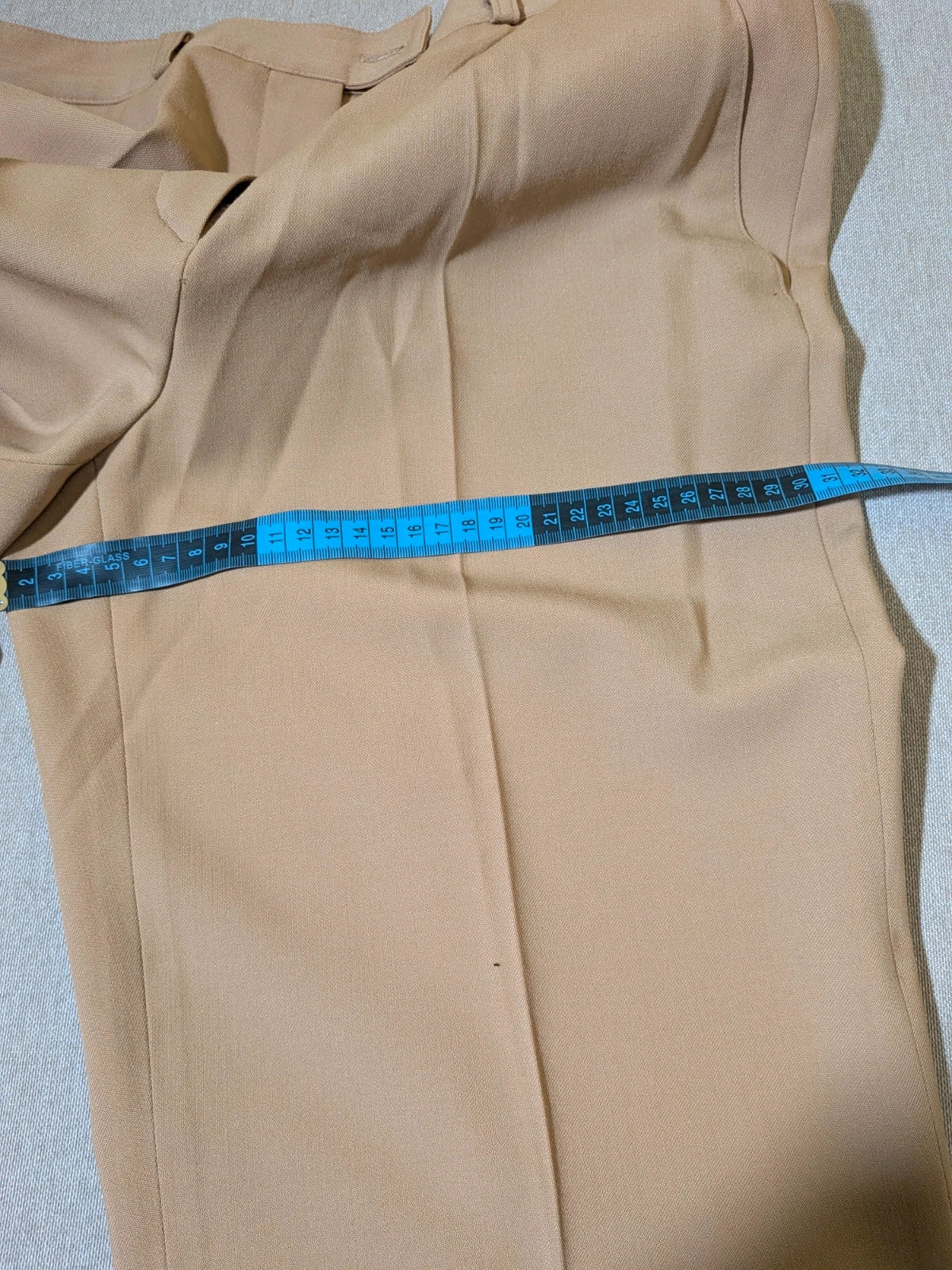 Gerry Weber beige suit jacket with three buttons and tailored fit, premium wool blend.