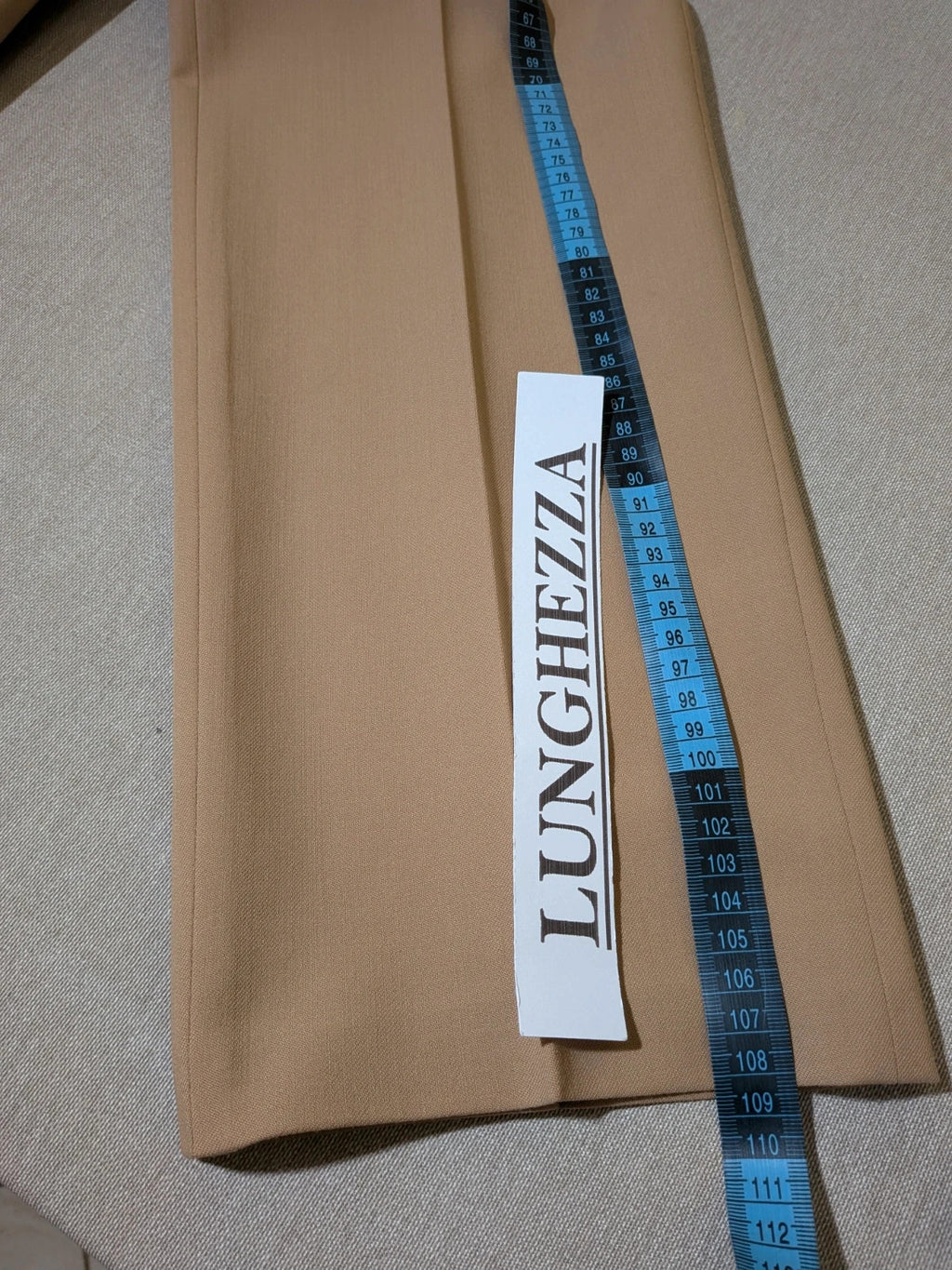 Gerry Weber beige suit jacket with three buttons and tailored fit, premium wool blend.