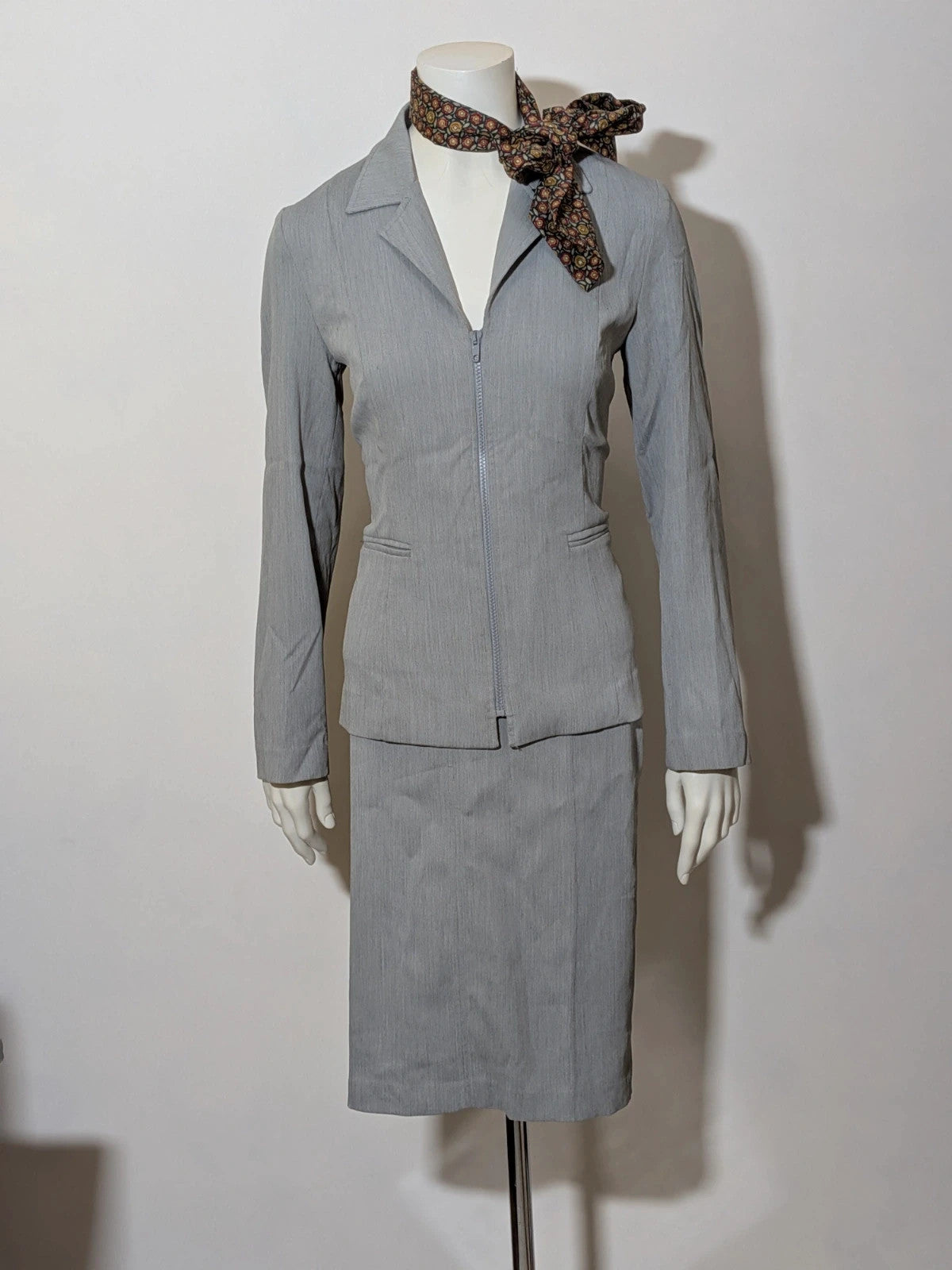 M-Made in Italy grey skirt suit with zip jacket, classic lapel, pencil skirt design.