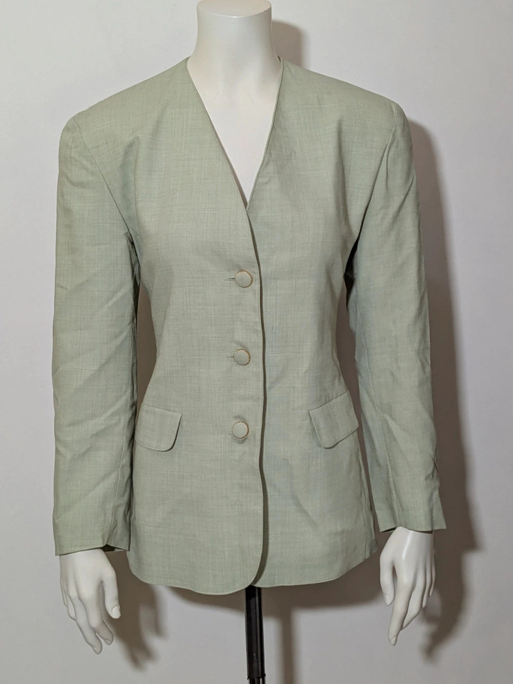M-Made in Italy green blazer collarless design with three-button closure and front pockets.