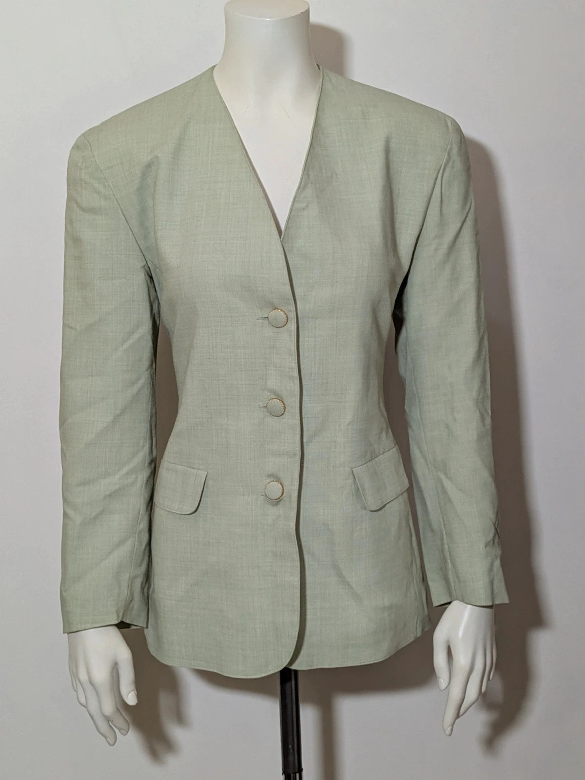 M-Made in Italy green blazer collarless design with three-button closure and front pockets.