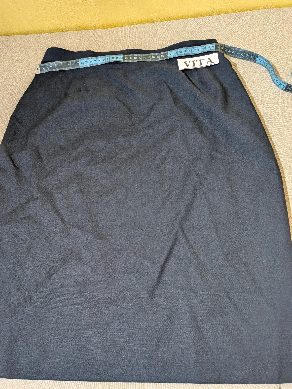 Made in Italy navy blazer suit with structured design and Pura Lana Vergine quality label.