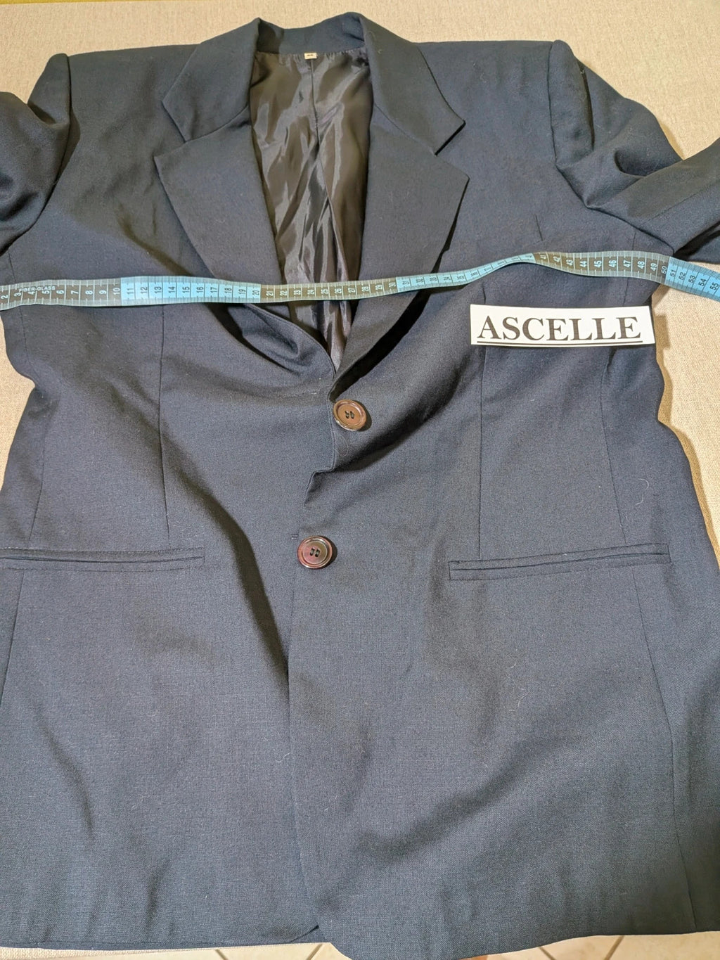 Made in Italy navy blazer suit with structured design and Pura Lana Vergine quality label.