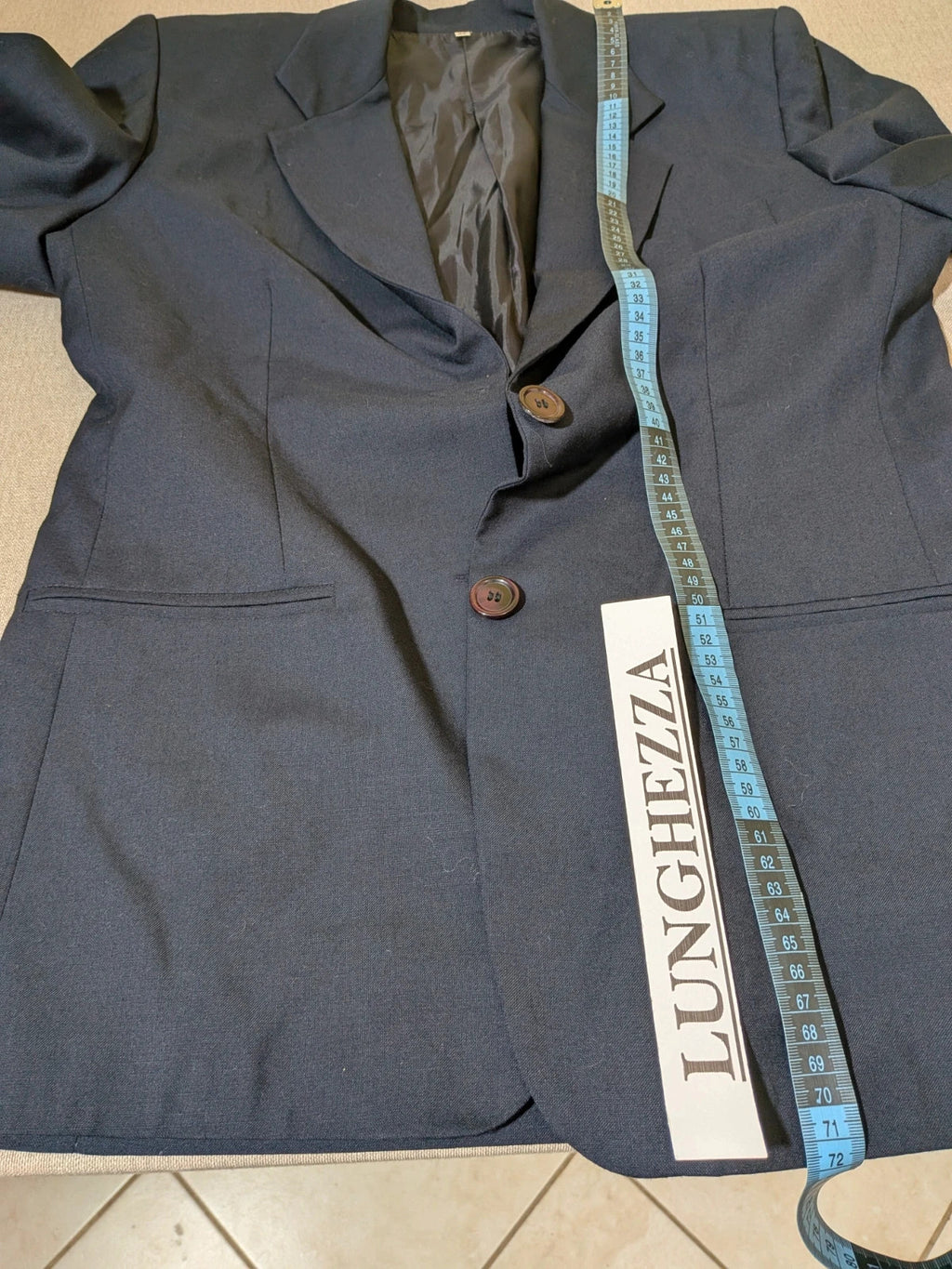 Made in Italy navy blazer suit with structured design and Pura Lana Vergine quality label.