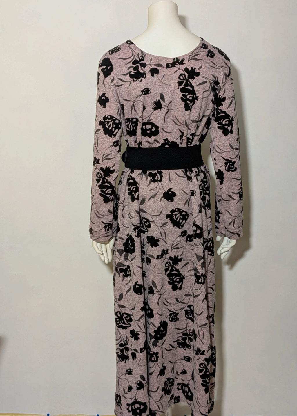 Made in Italy floral black and pink long dress and cardigan set, soft polyester blend.