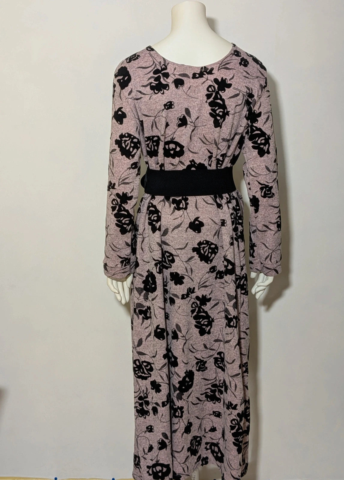 Made in Italy floral black and pink long dress and cardigan set, soft polyester blend.