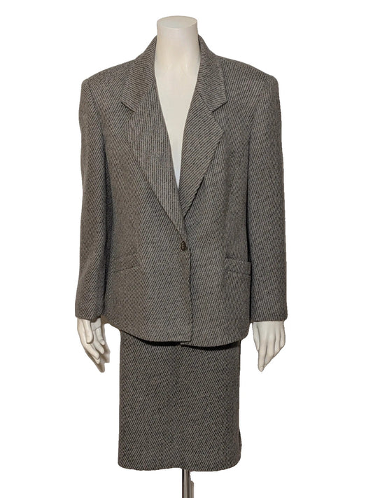 Elena Mirò grey vintage skirt suit, herringbone pattern, structured jacket, classic pencil skirt.
