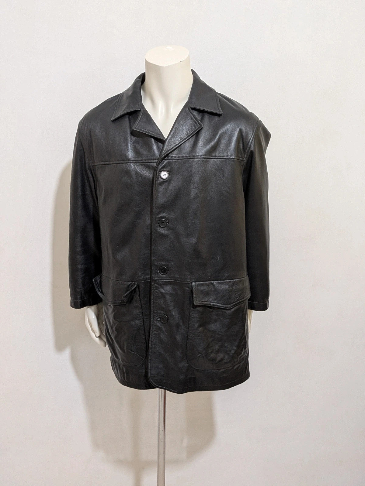 SCOUT black leather jacket vintage style with button closure and large front pockets.