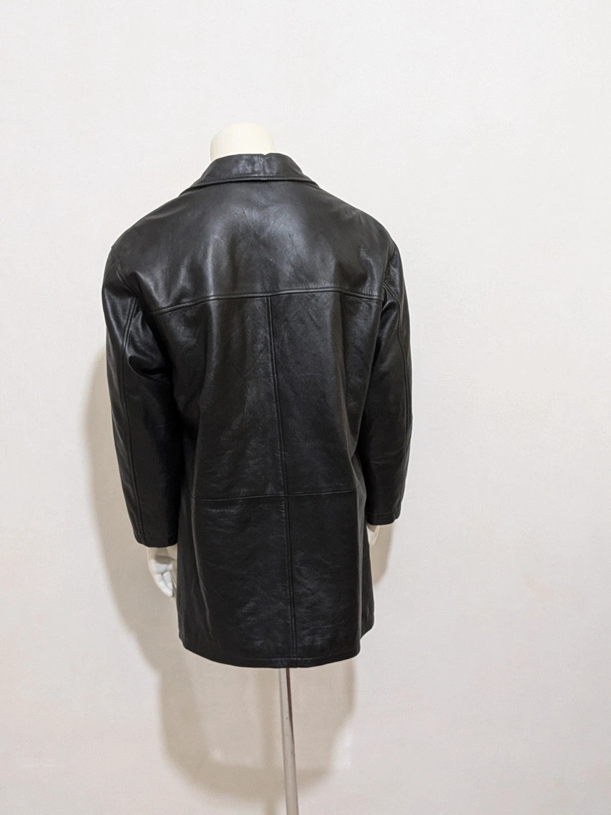 SCOUT black leather jacket vintage style with button closure and large front pockets.