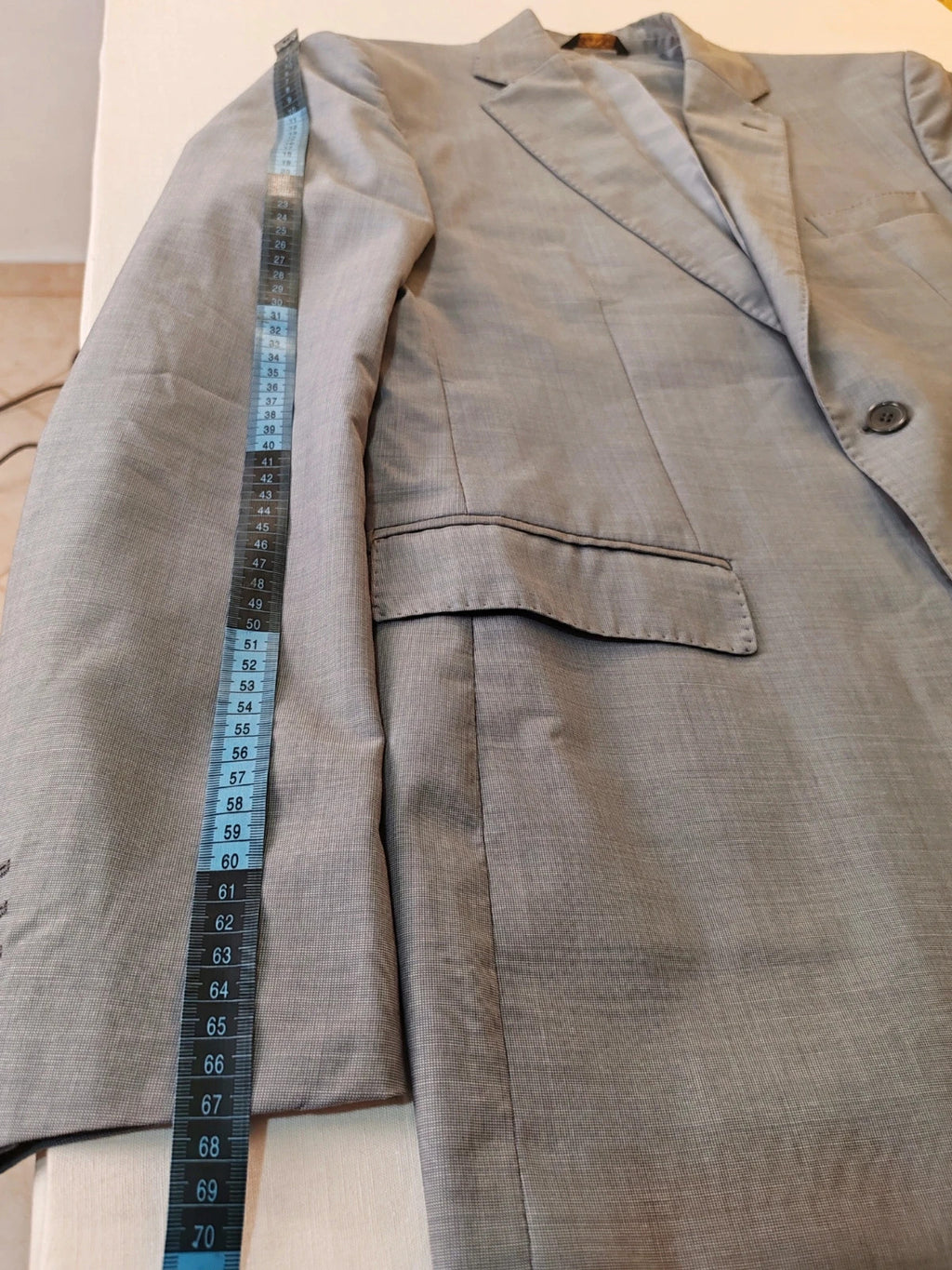 Enrico Coveri grey tailored suit with structured jacket, classic lapels, and micro-pattern.