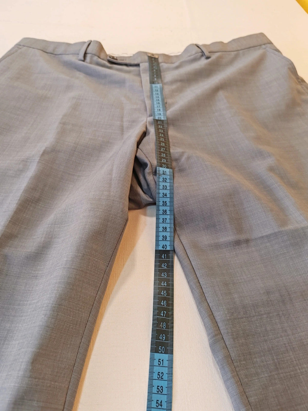 Enrico Coveri grey tailored suit with structured jacket, classic lapels, and micro-pattern.