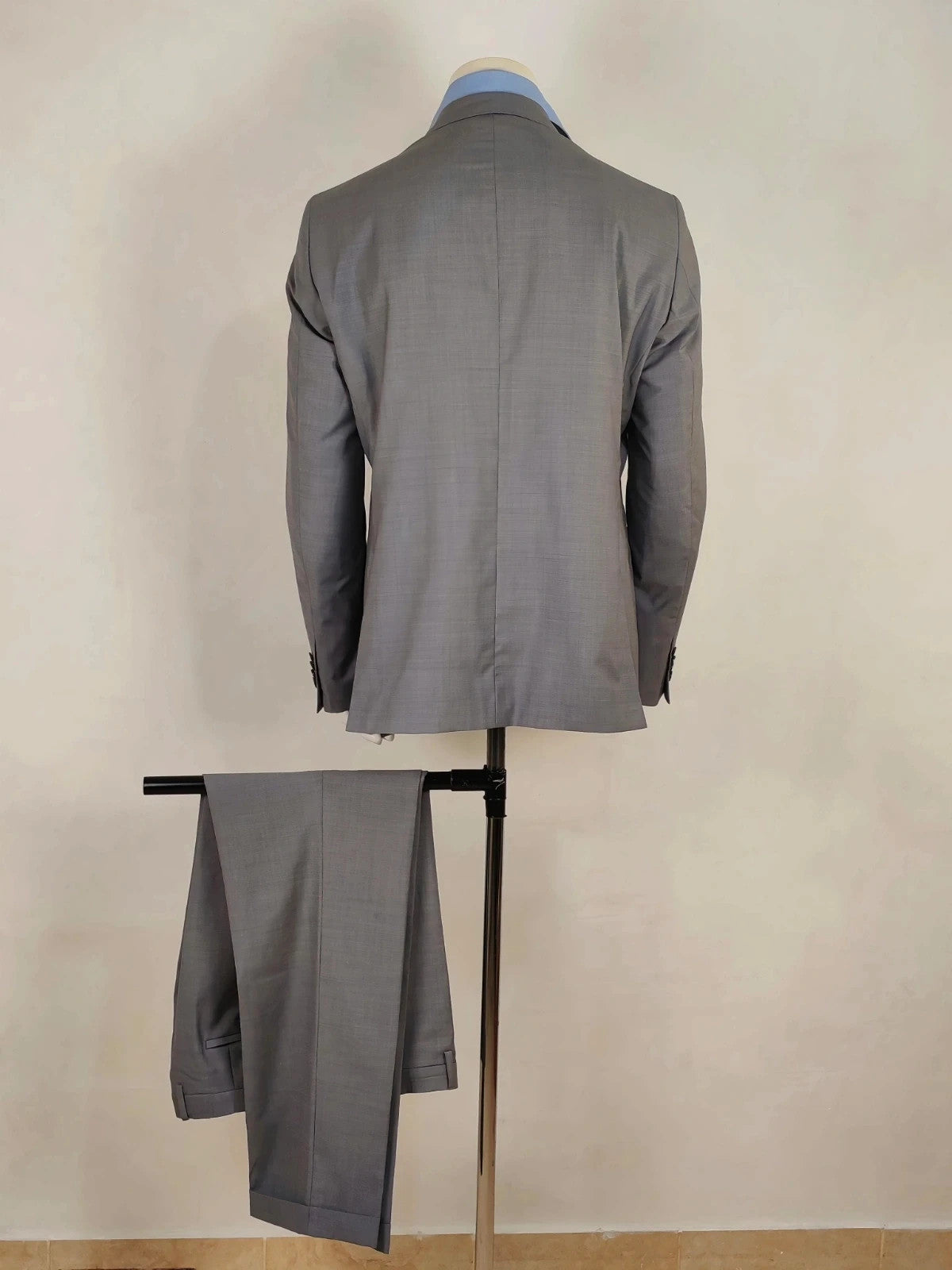 Enrico Coveri grey tailored suit with structured jacket, classic lapels, and micro-pattern.