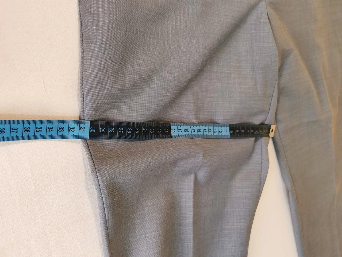 Enrico Coveri grey tailored suit with structured jacket, classic lapels, and micro-pattern.