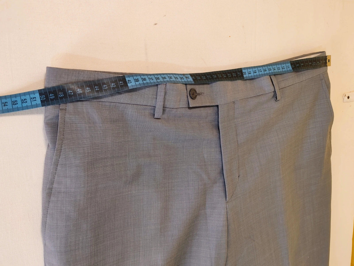 Enrico Coveri grey tailored suit with structured jacket, classic lapels, and micro-pattern.