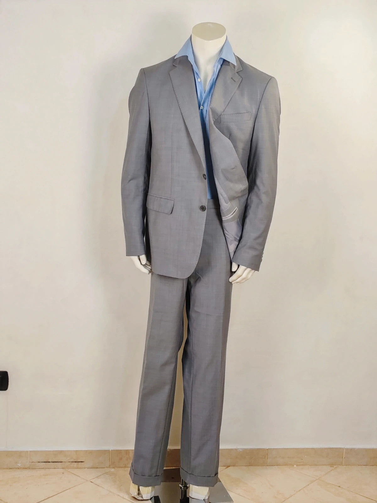 Enrico Coveri grey tailored suit with structured jacket, classic lapels, and micro-pattern.