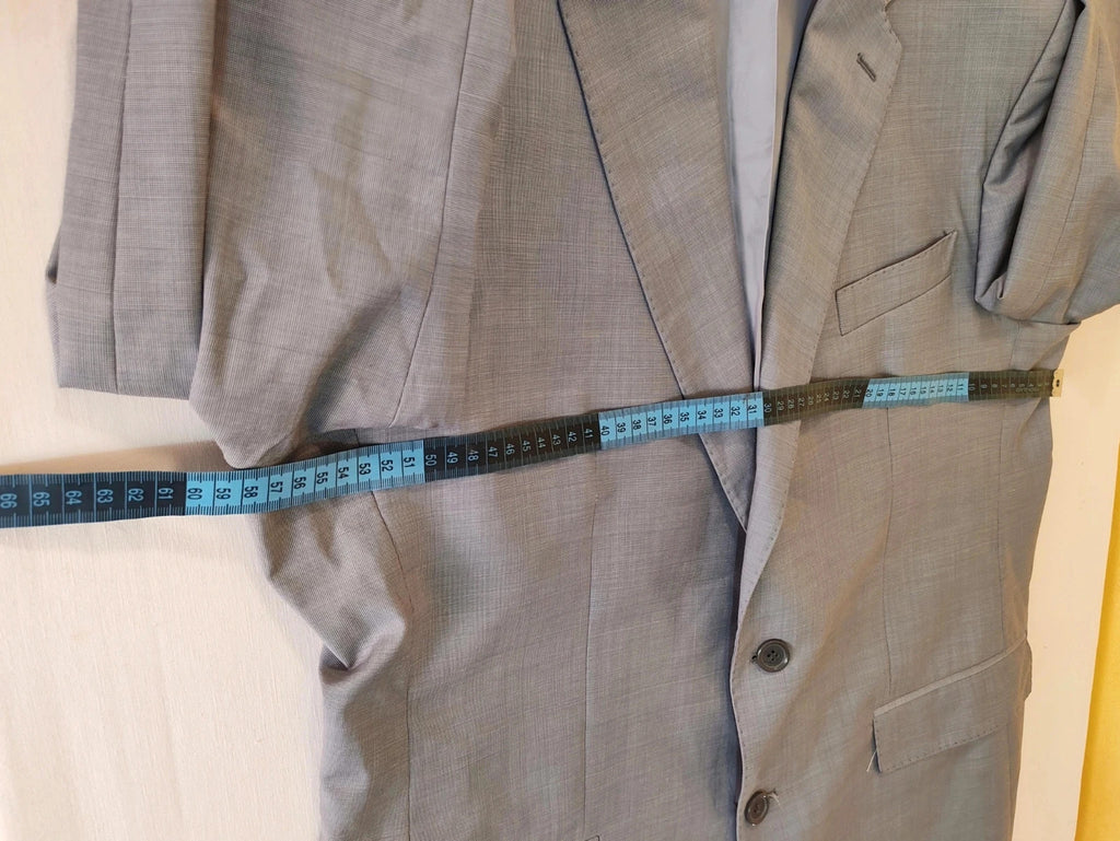 Enrico Coveri grey tailored suit with structured jacket, classic lapels, and micro-pattern.
