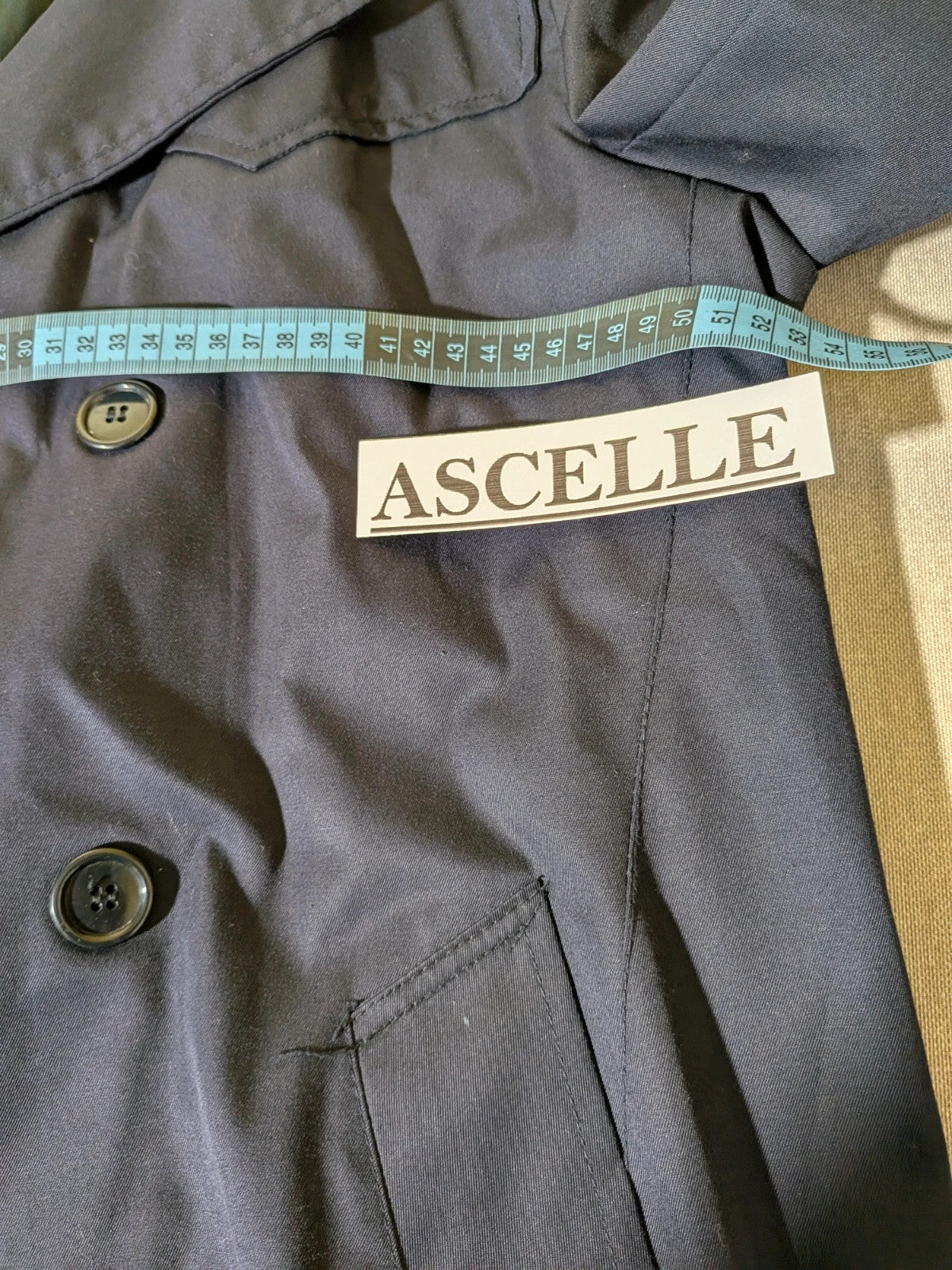 Trench navy jacket vintage 1989 military style double-breasted with epaulettes and large lapels.