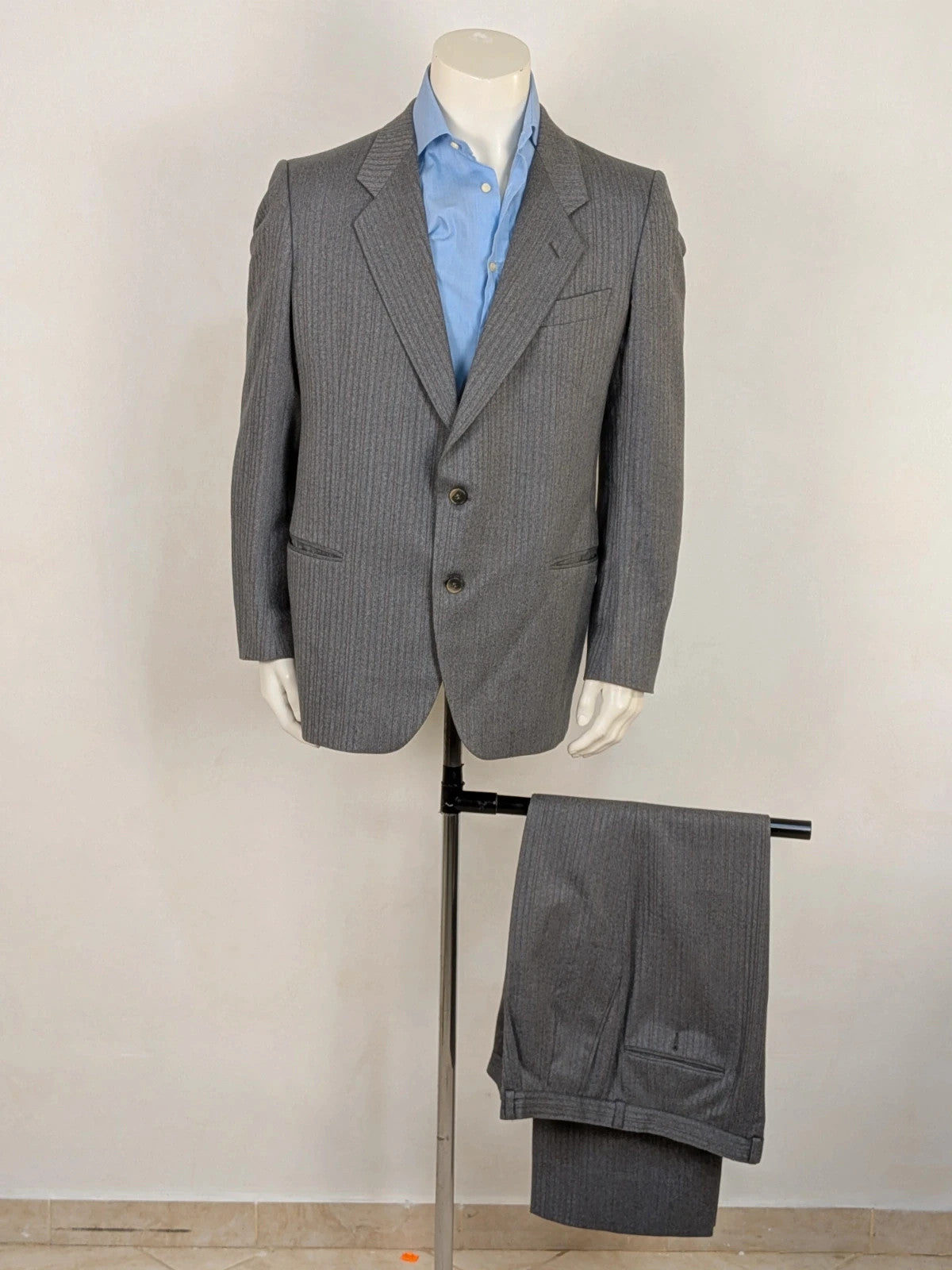Completo uomo grigio gessato in pura lana vergine - foto 3