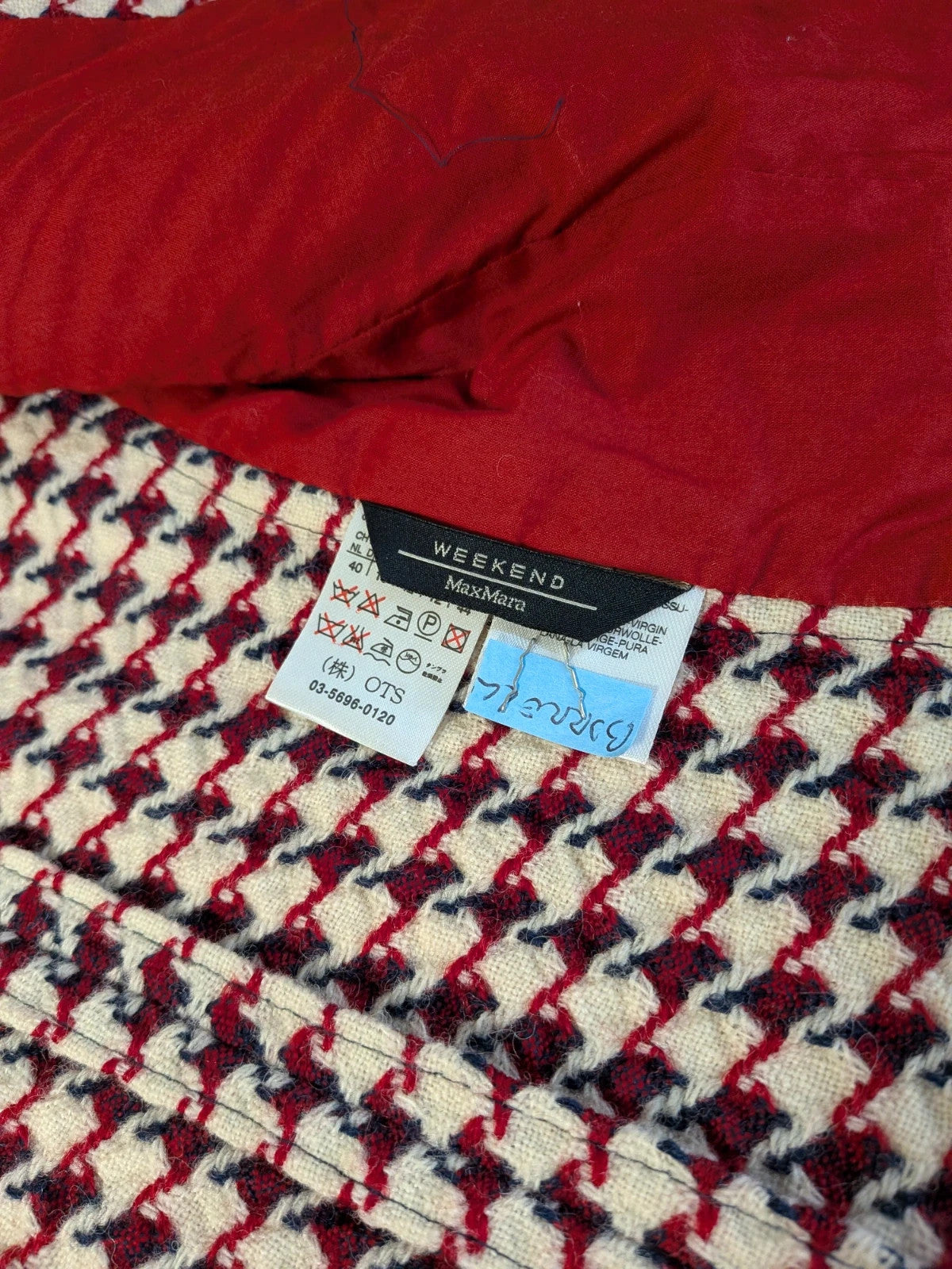 Weekend Max Mara beige and burgundy coat houndstooth pattern with red button closure and classic lapels.