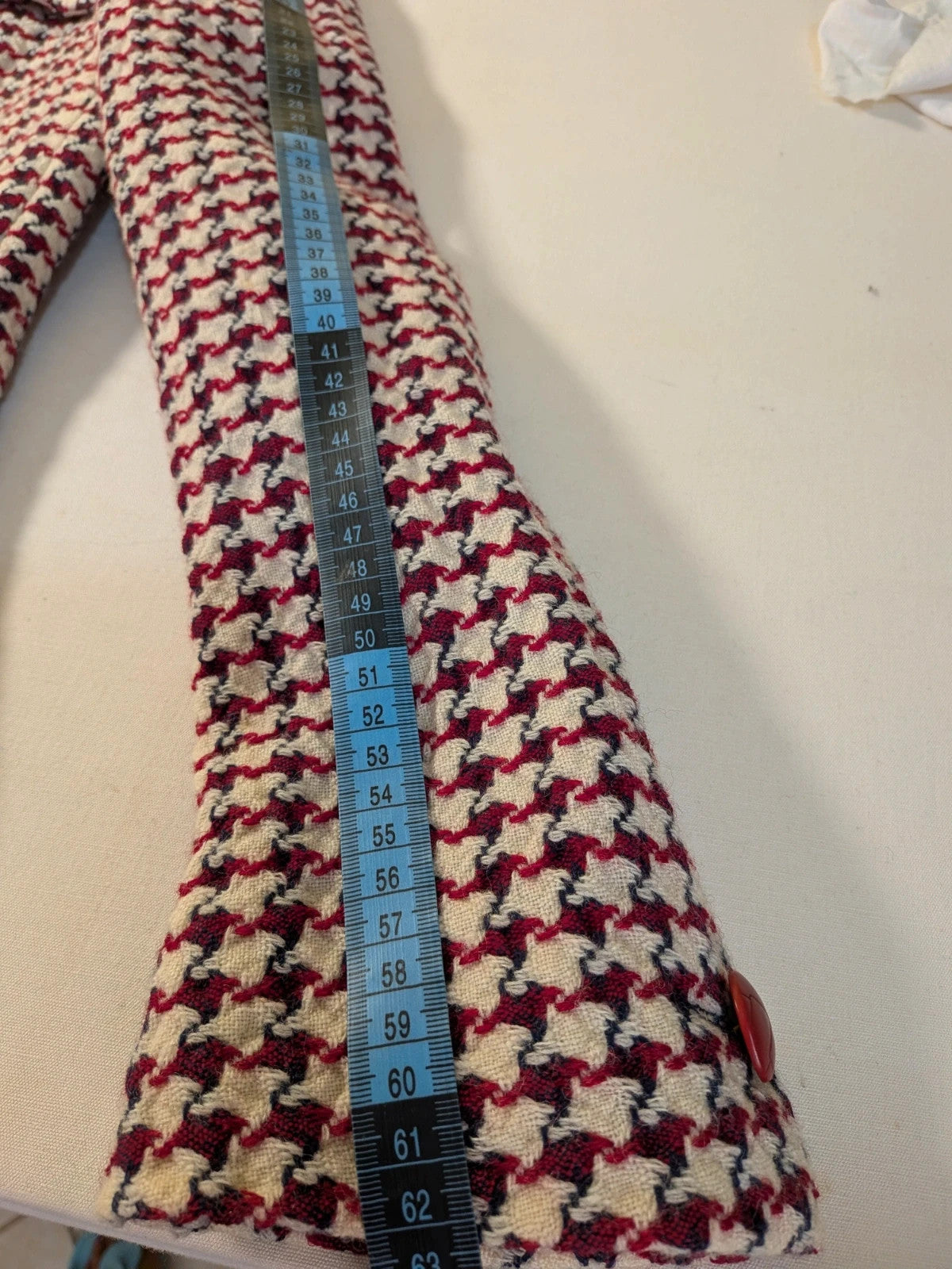 Weekend Max Mara beige and burgundy coat houndstooth pattern with red button closure and classic lapels.