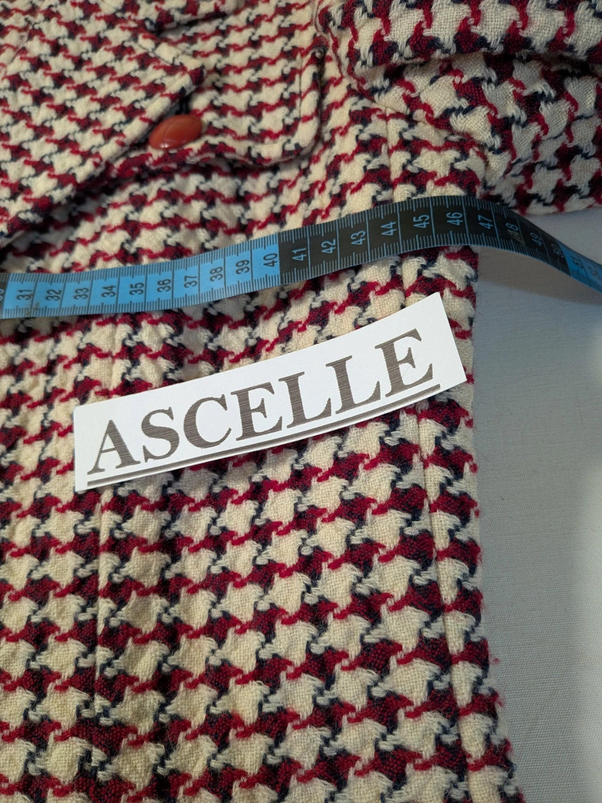 Weekend Max Mara beige and burgundy coat houndstooth pattern with red button closure and classic lapels.