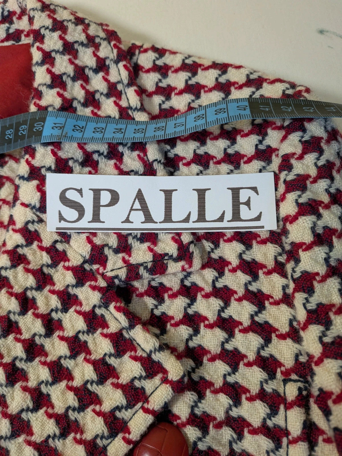 Weekend Max Mara beige and burgundy coat houndstooth pattern with red button closure and classic lapels.