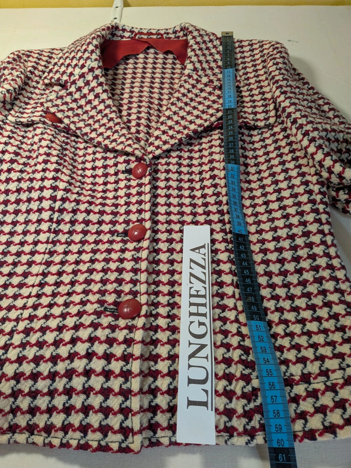Weekend Max Mara beige and burgundy coat houndstooth pattern with red button closure and classic lapels.