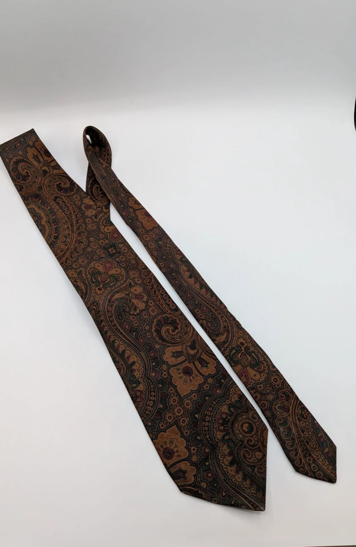 Greenfield brown paisley tie 100% silk with Made in Italy label and rich pattern.
