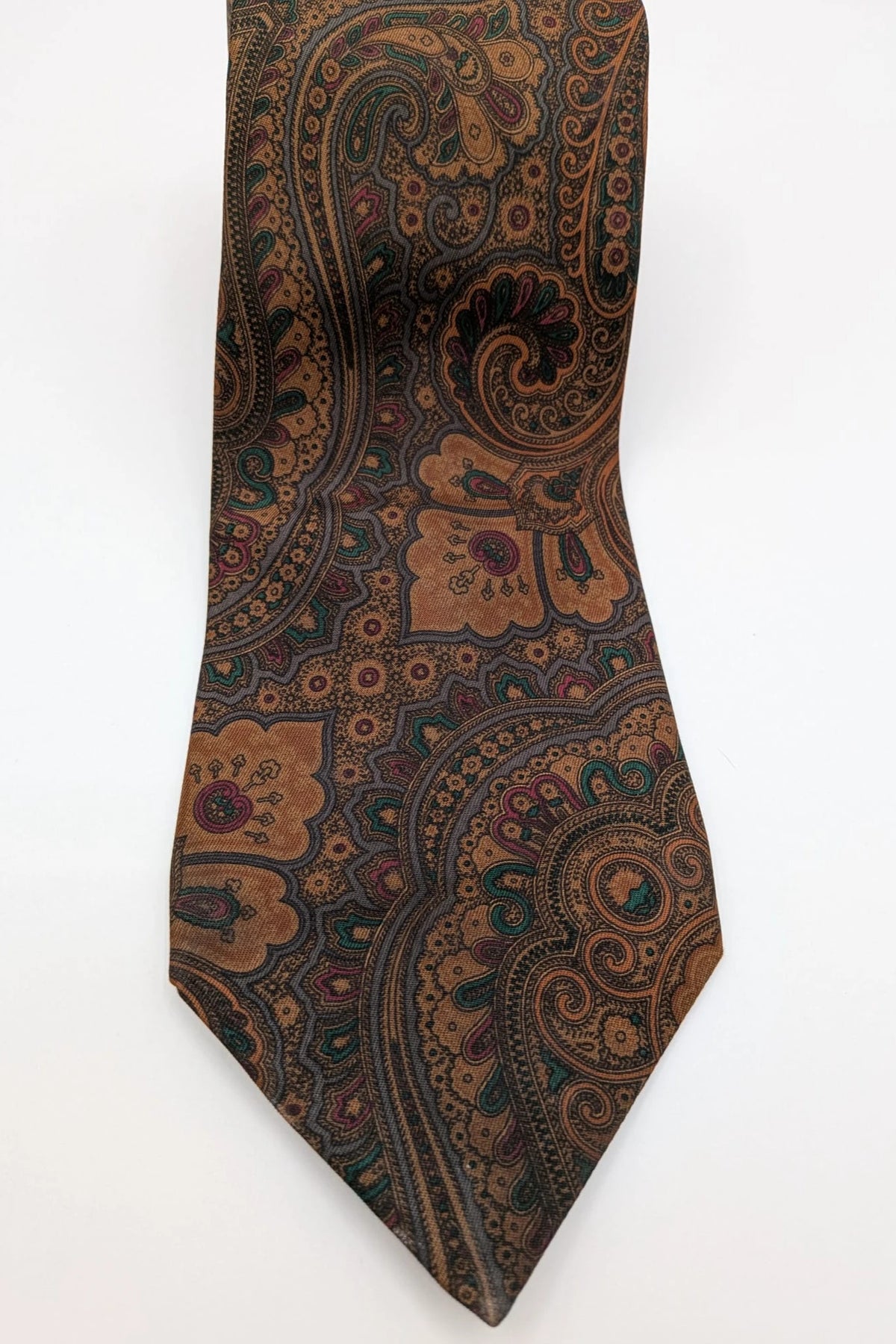 Greenfield brown paisley tie 100% silk with Made in Italy label and rich pattern.