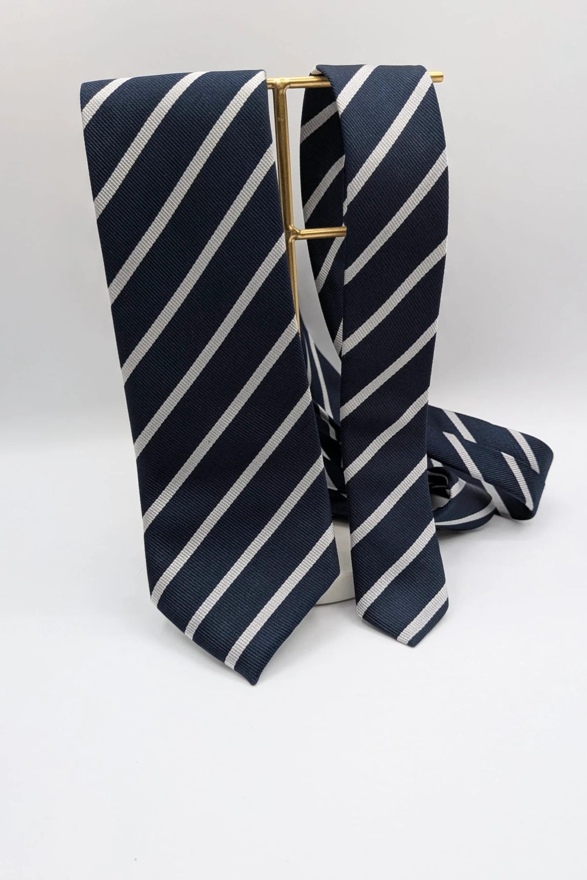 Camcissima navy tie 100% silk with white diagonal stripes and classic design.