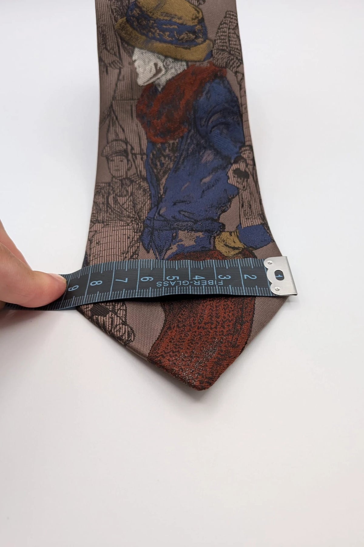 Uomo brown tie vintage illustrated pattern with blue, bordeaux, and ochre details.
