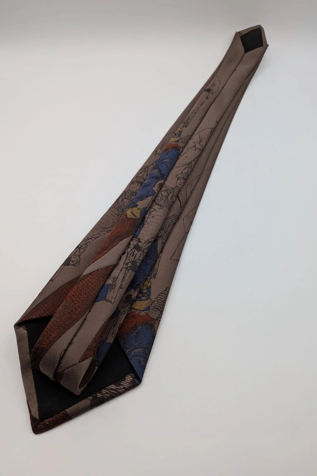 Uomo brown tie vintage illustrated pattern with blue, bordeaux, and ochre details.