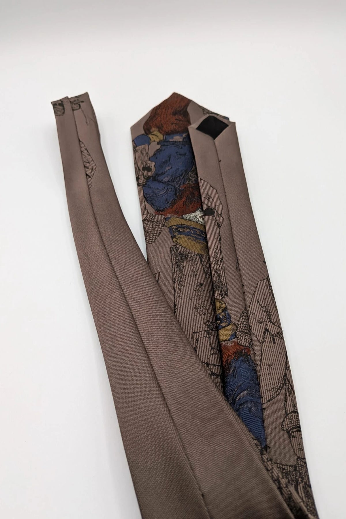 Uomo brown tie vintage illustrated pattern with blue, bordeaux, and ochre details.