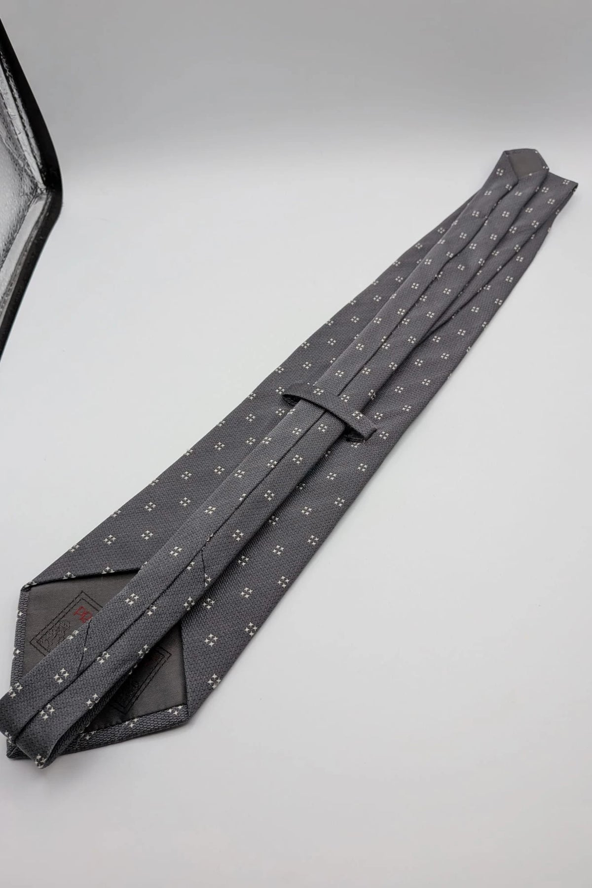 Prochownick grey silk tie with ivory geometric pattern and 8 cm wide blade.