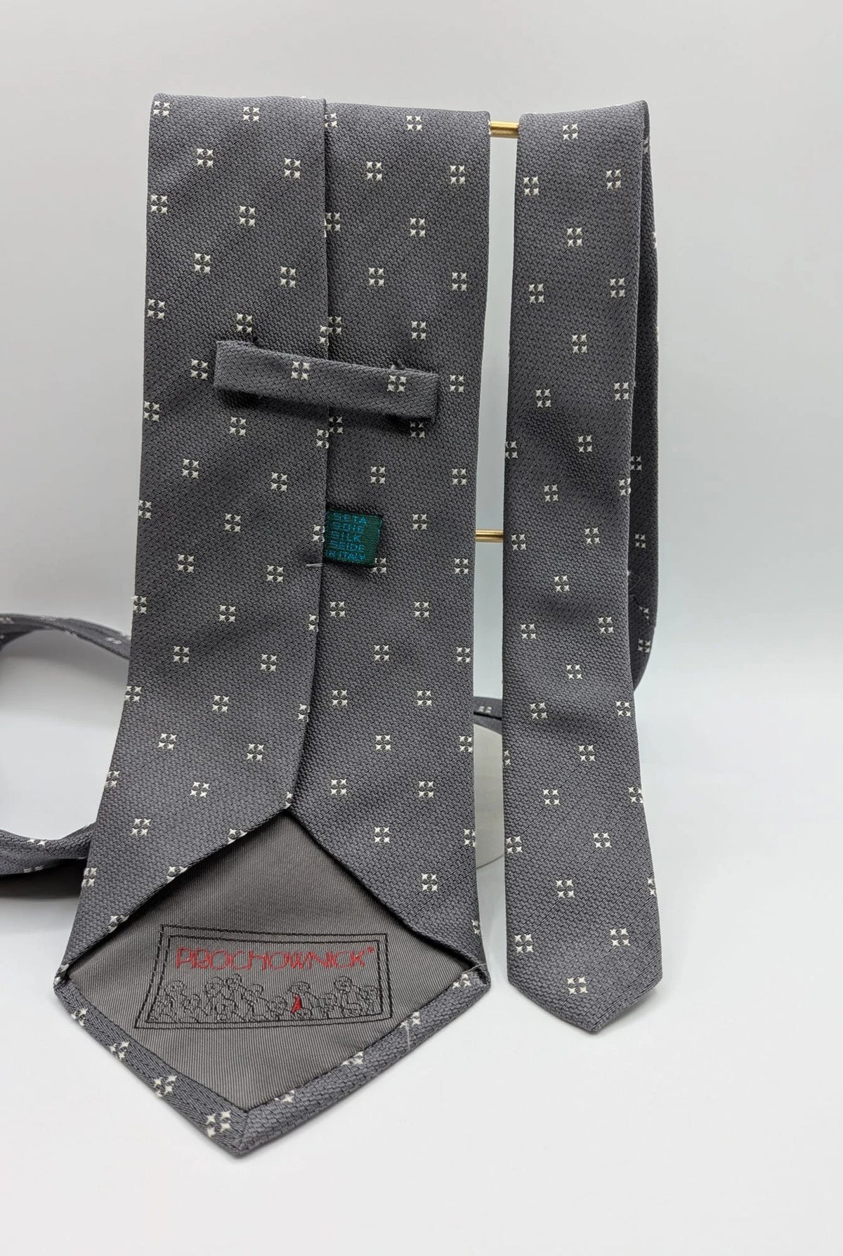 Prochownick grey silk tie with ivory geometric pattern and 8 cm wide blade.