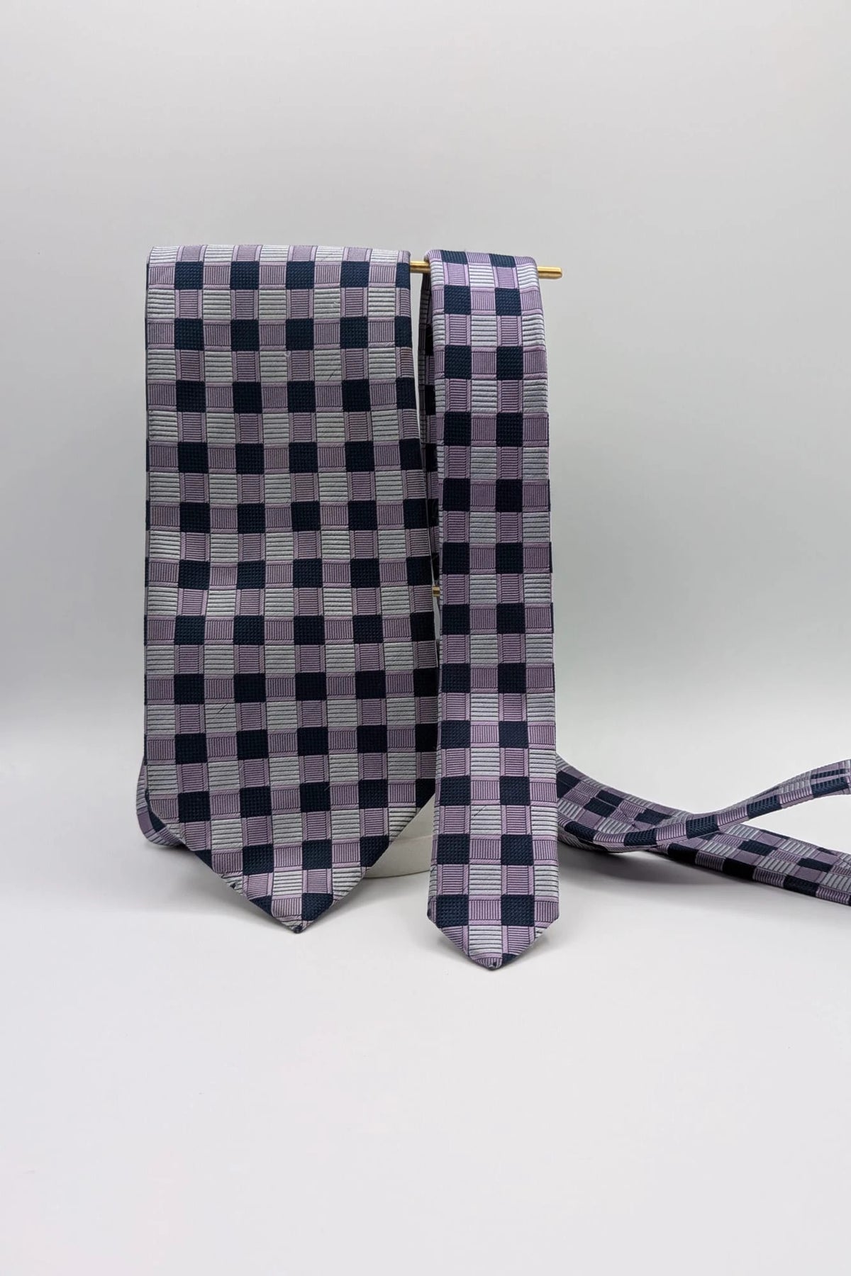 Uomo navy tie 100% silk geometric plaid pattern in purple and gray.