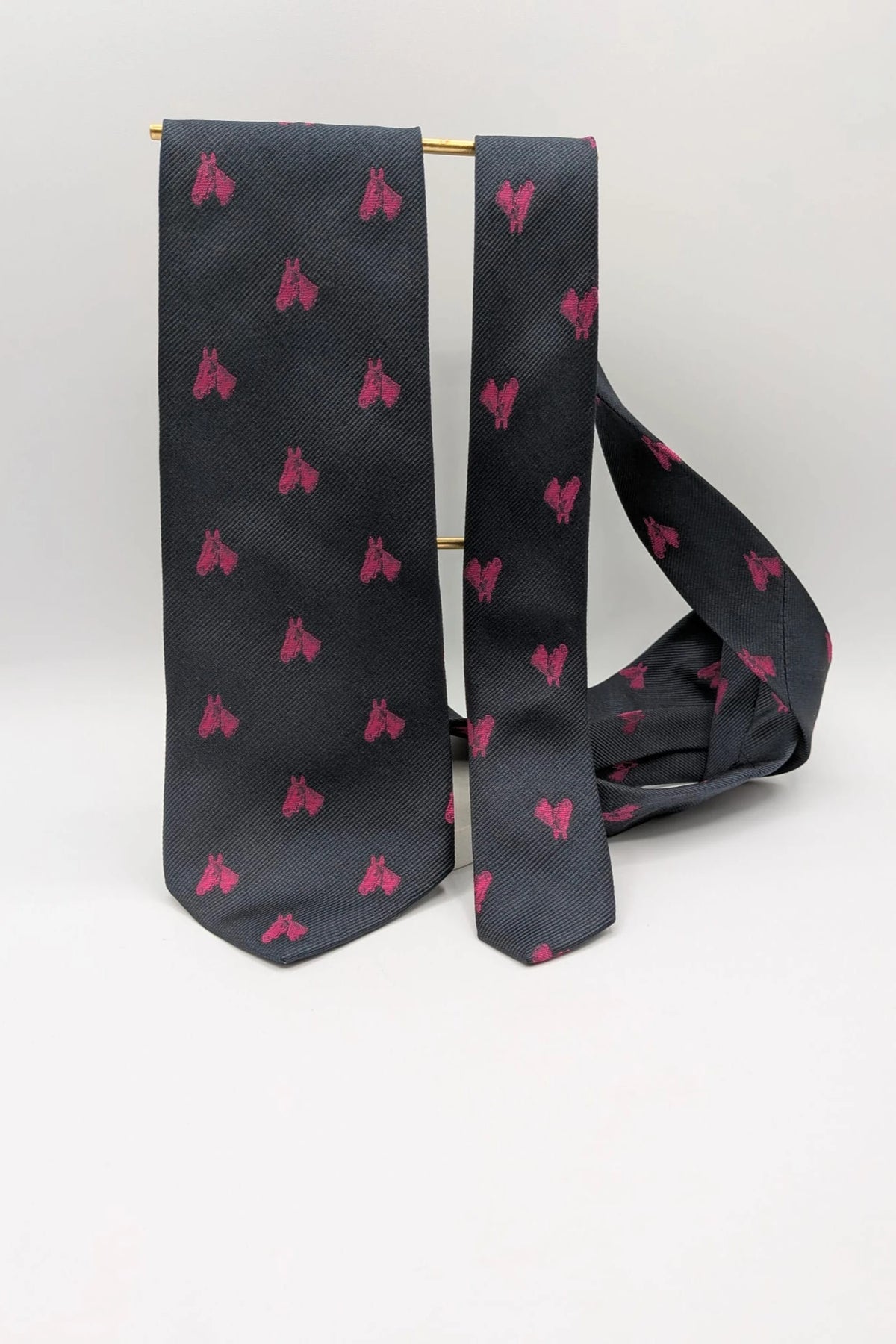 Vintage Dressing black tie with pink horse head pattern, 100% silk, Made in Italy.