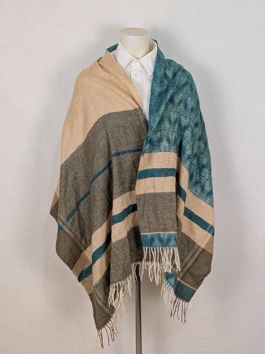 Stola poncho Lizalù in misto lana con frange - foto di presentazione