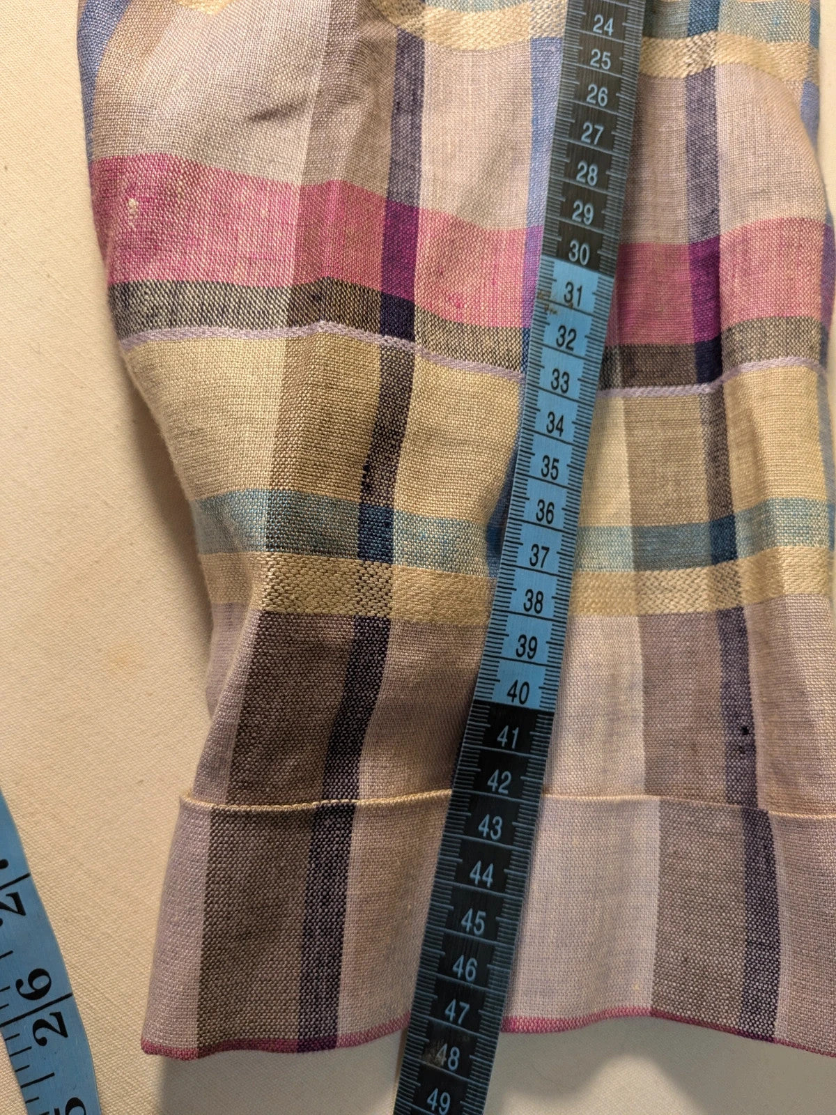 Giacca multi-coloured skirt suit with plaid pattern, three-quarter sleeves, and linen material.