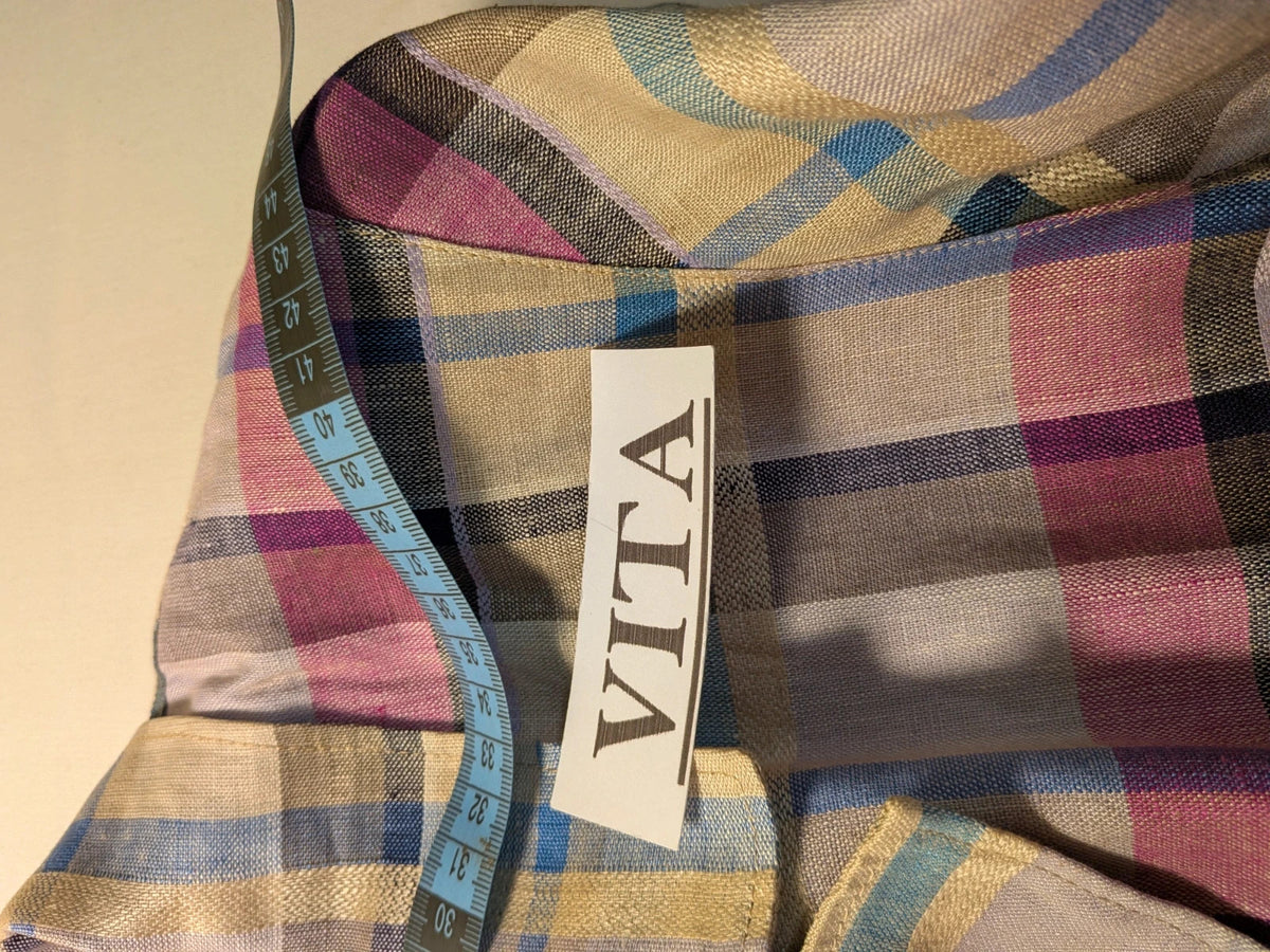 Giacca multi-coloured skirt suit with plaid pattern, three-quarter sleeves, and linen material.