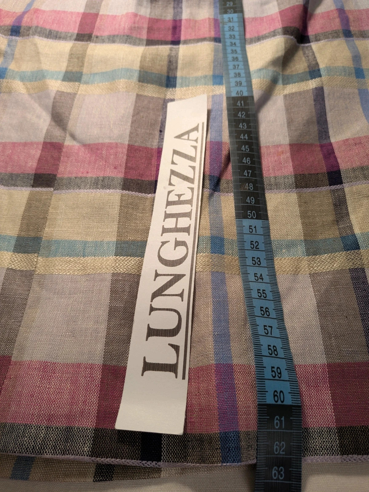 Giacca multi-coloured skirt suit with plaid pattern, three-quarter sleeves, and linen material.