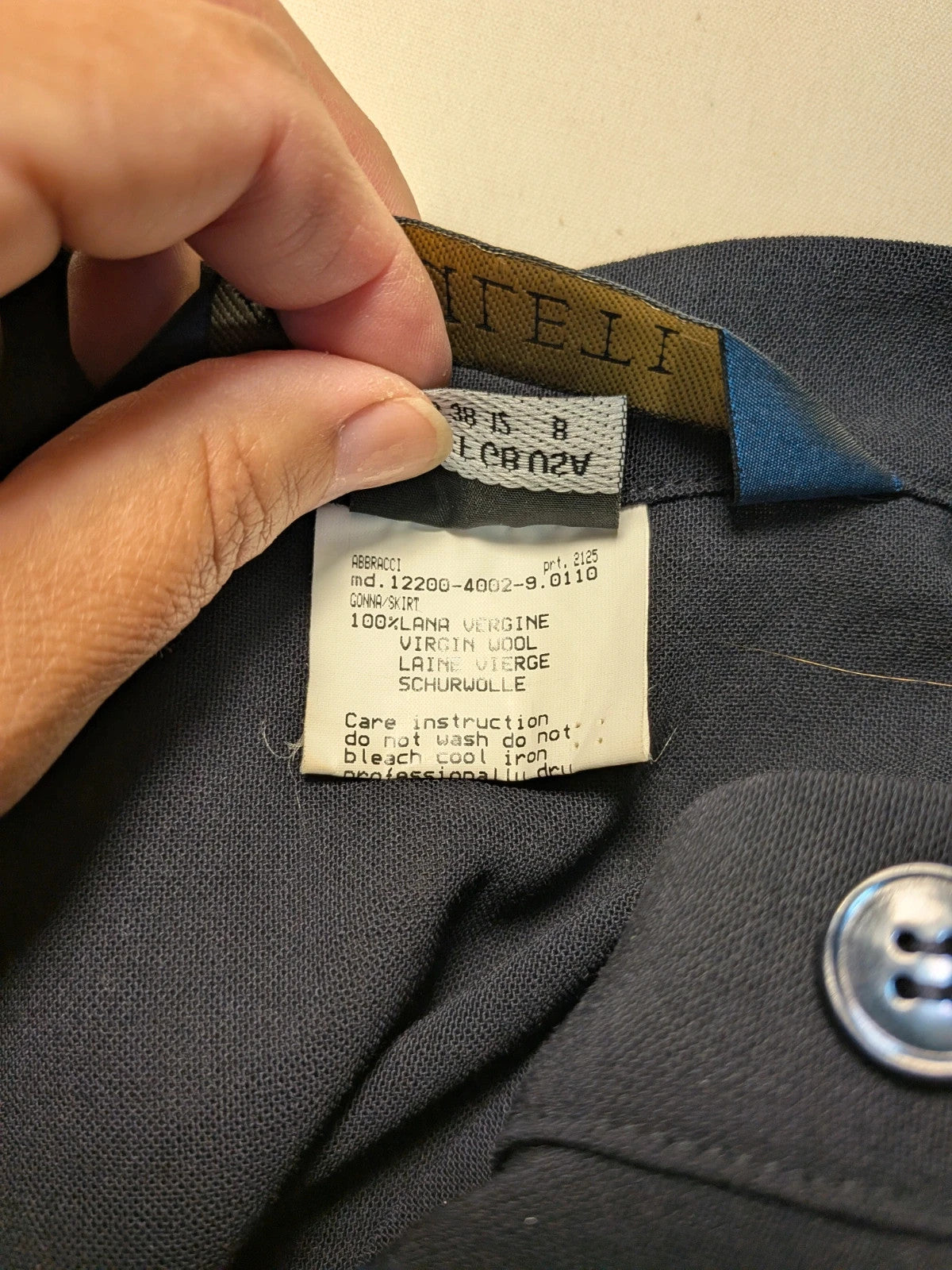 Amuleti navy skirt suit 100% virgin wool, elegant tailored design with button closure.