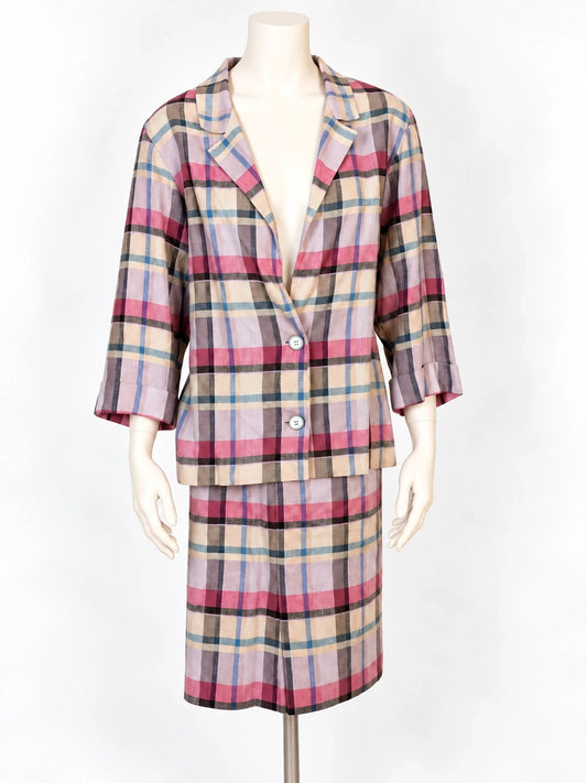 Giacca multi-coloured skirt suit with plaid pattern, three-quarter sleeves, and linen material.
