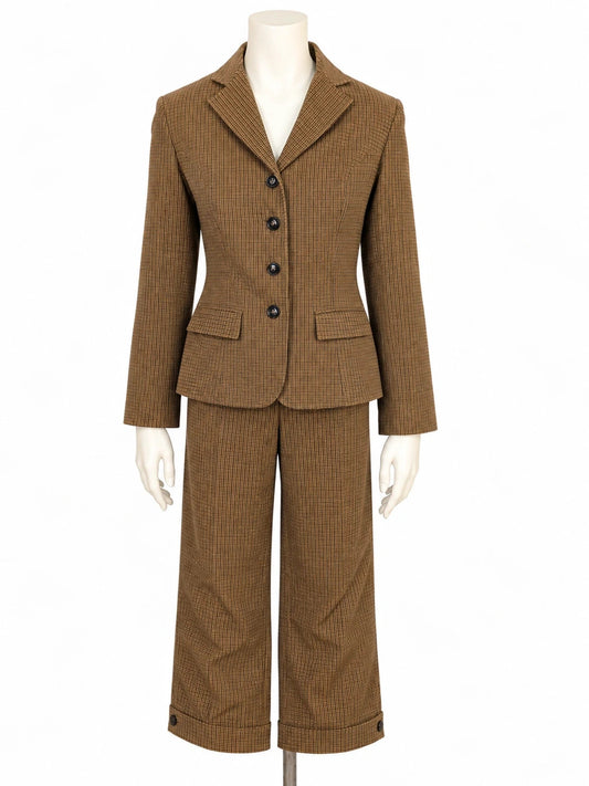 Elegante brown pants set with micro pied de poule pattern and classic blazer details.