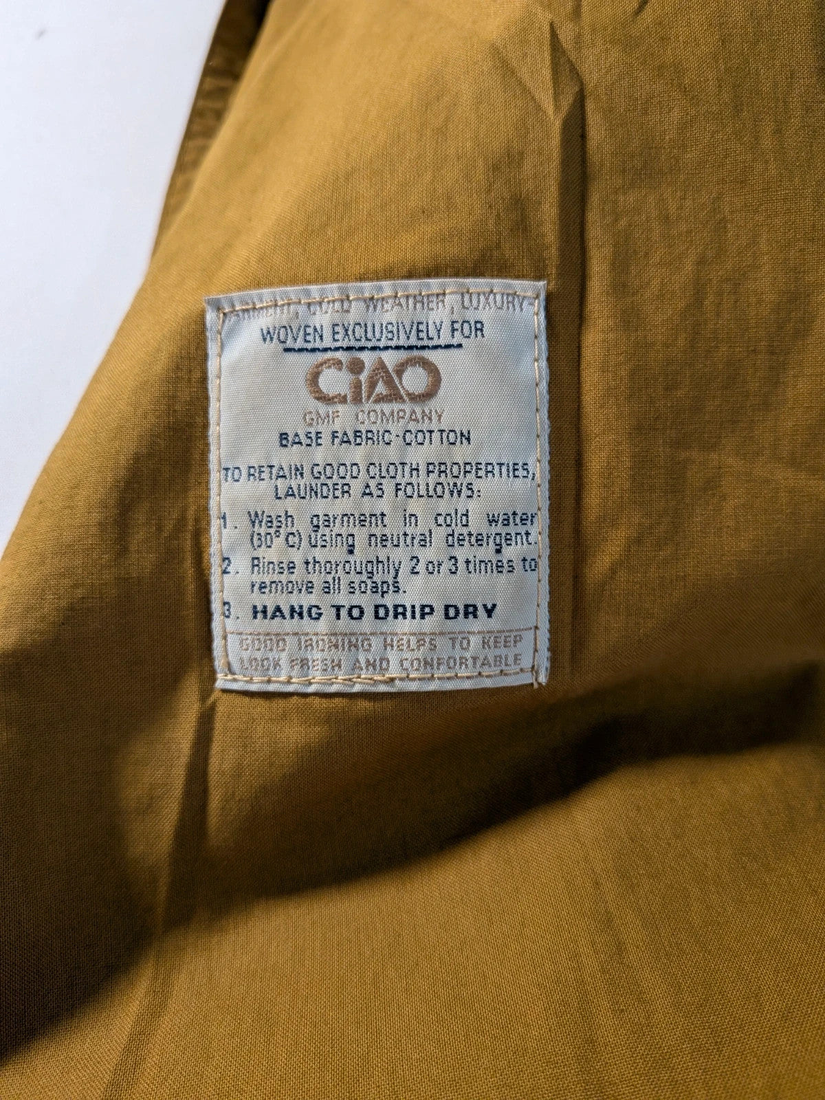 Trench yellow jacket vintage style, high-quality cotton, striped beige-green lining.