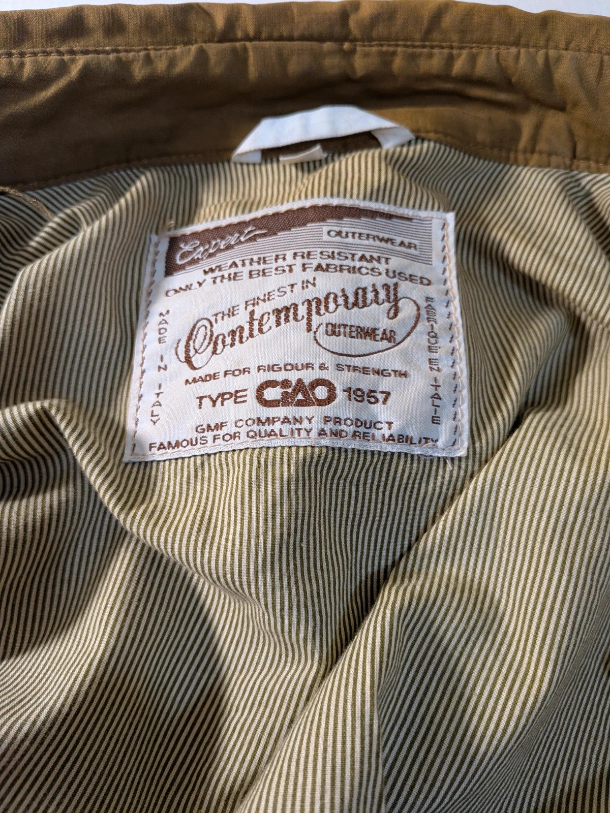Trench yellow jacket vintage style, high-quality cotton, striped beige-green lining.