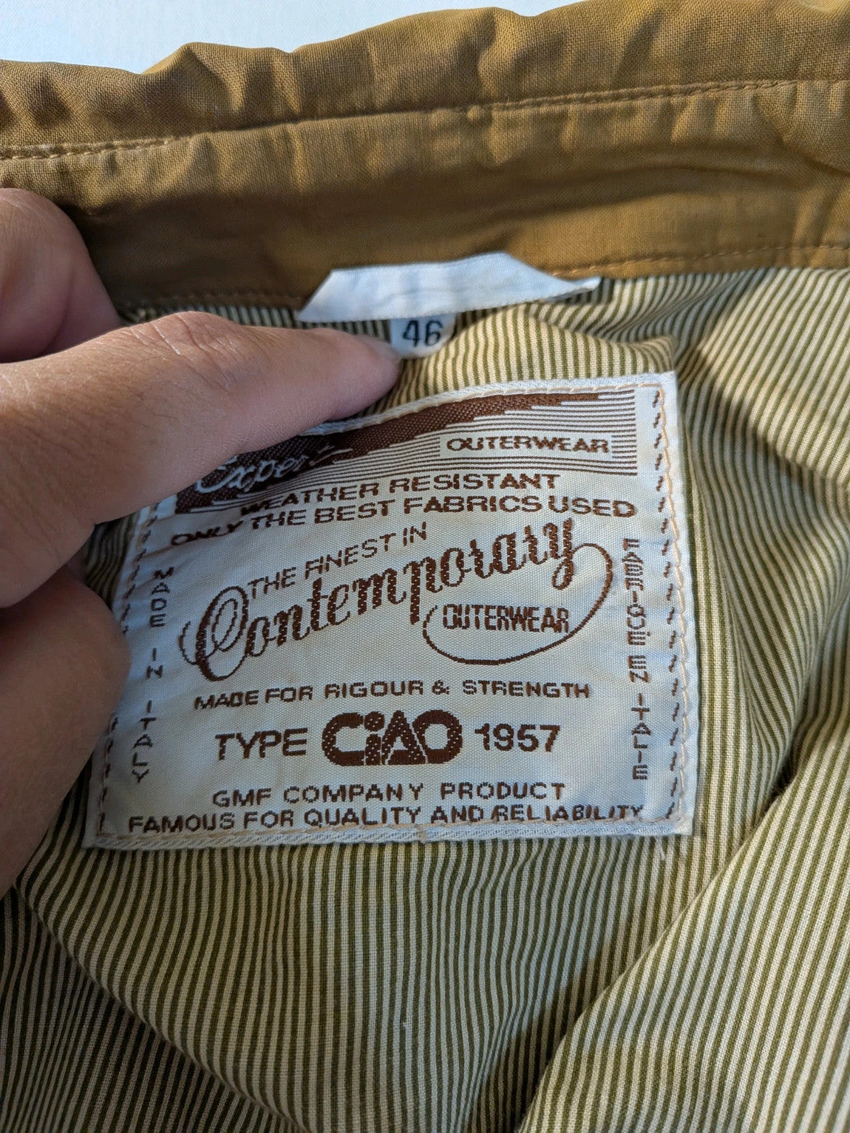 Trench yellow jacket vintage style, high-quality cotton, striped beige-green lining.