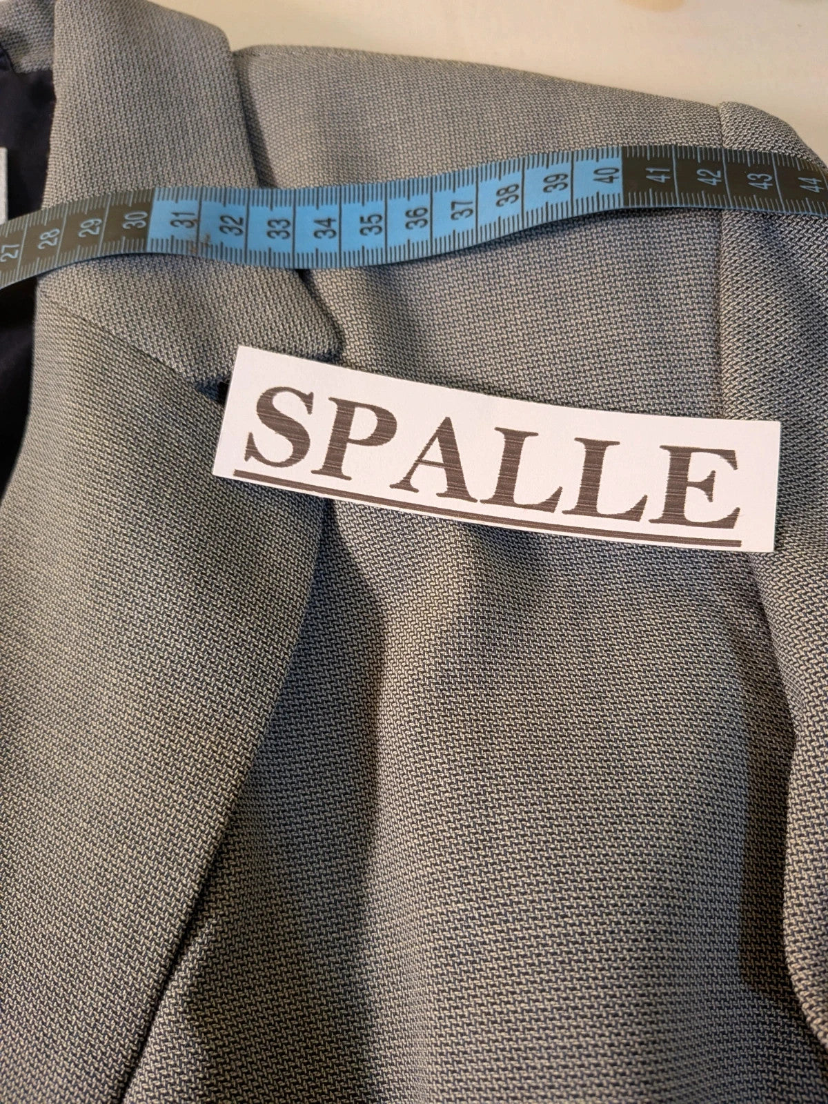 Tailleur donna vintage Ghita Milano grigio in lana e seta, giacca a tre bottoni e gonna dritta