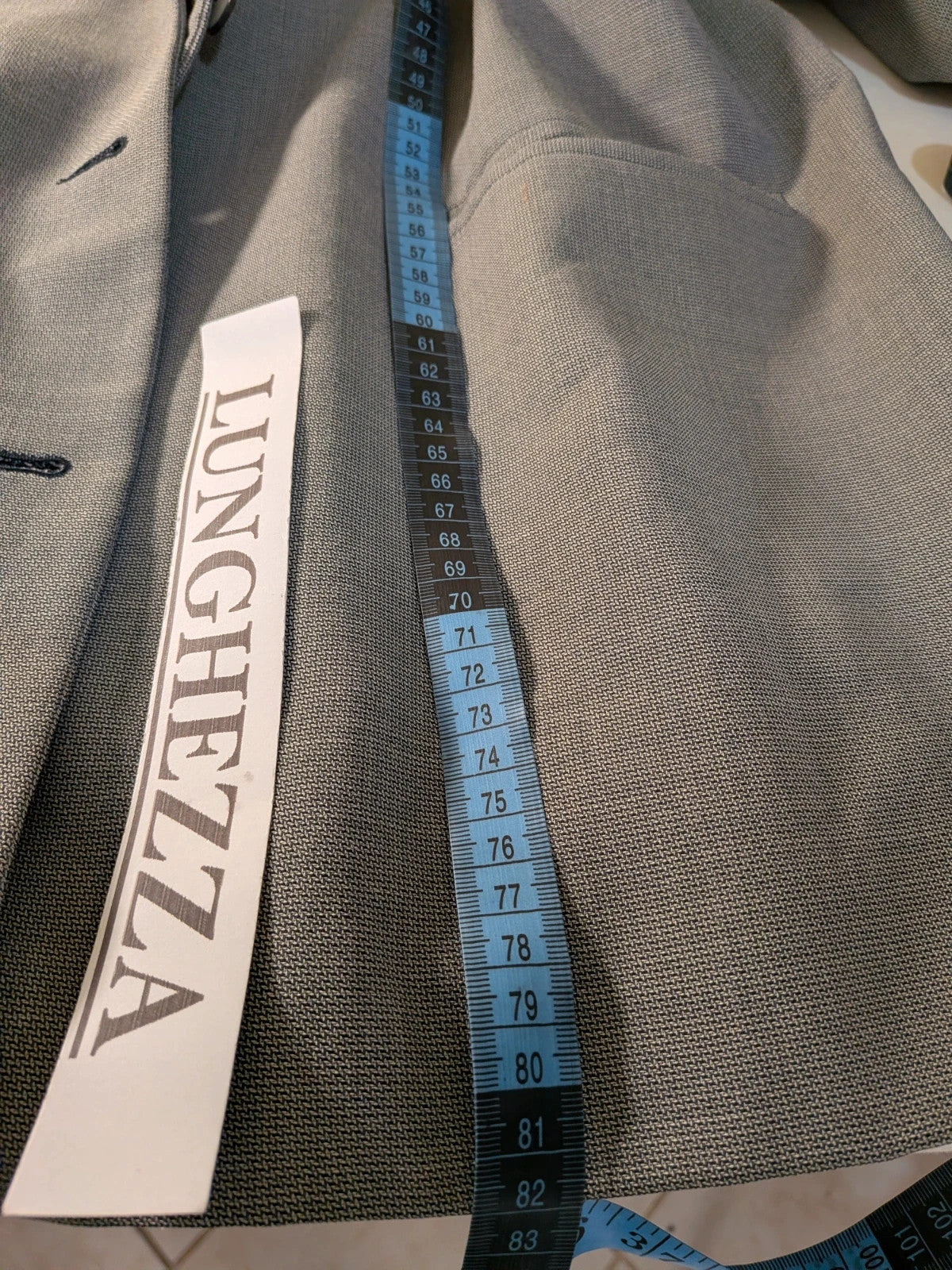 Tailleur donna vintage Ghita Milano grigio in lana e seta, giacca a tre bottoni e gonna dritta